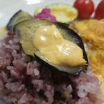 キッチン ブルー グローブ - 茄子にショロンソース