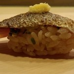 寿司処 黒杉 - 秋刀魚真横から　シャリの具合が見事！