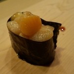 寿司処 黒杉 - 軍艦巻 小柱