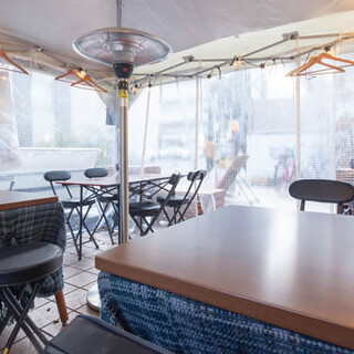 温かみある空間で楽しい時間を！季節問わず盛り上がれるテラスも