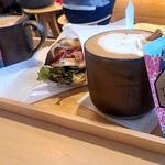 STARBUCKS RESERVE ROASTERY TOKYO - 二次会メニュー　ロースタリーシナモンラテとフォカッチャは、肉団子だけ( *´艸｀)