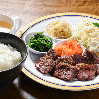 Set lunch starts from 900 yen ◎ Comes with salad and drink, great value for money