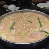 博多もつ鍋 やま中 赤坂店 - ちゃんぽん投入