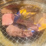 A5黒毛和牛 焼肉食べ放題 肉々苑 - 