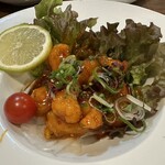 佳肴 わたなべ - おつまみの海老チリ。ピリ辛で衣も薄く旨い海老チリ。