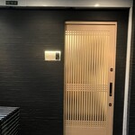 Kaibara - 店の入口、店とは思えない。