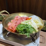 響 八馬 新宿店 - とろろ雲丹のA5ランク黒毛和牛すき焼き。美味し。