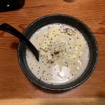 鳥貴族 - 牛骨チーズ白湯麺（328円＋税）