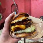 OVERWHELM HAMBURGER & BAR STAND - 『OVERWHELM BURGER¥2,420』
            『生ビール¥715』