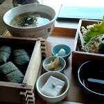 Oshokujidokoro Izasachaya - 蒸し柿の葉寿司天ぷらセット