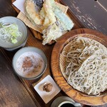 Sasakura - 蕎麦は大盛り、天ぷらも多い
