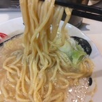 Tera Ccho - 味噌ラーメン980円太麺、麺柔らかめ、味普通、アブラダブルの太麺リフト(2023.11.25)