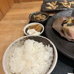 松月 - 焼き魚定食(サワラと黒ムツ朴葉みそ焼)  