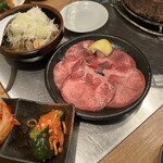 Shichirin Sumibiyakiniku Yuurin - 