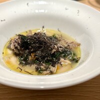 マンサルヴァ - 洗練された前菜が続くかと思えば、完全に郷土料理のズッペッタ。
                      こういう素朴なお皿を挟んでホッとひと息つかせるのも、心憎い構成です。