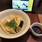 博多うどん 忠兵衛 - うどんとつゆ