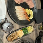 Ganso Otoshidare Yakiniku Urufu - タン塩、車海老、ナムル