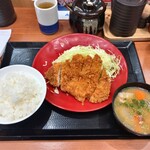 Katsuya - ロースカツ定食 605円
