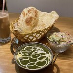 ナカムラ インド・ネパールカレーハウス - ディナーセット。カレーはほうれん草マトン