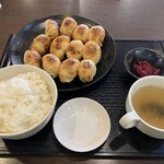 ホワイト餃子 はながさ - ランチ②（12ケ、ライス大盛、スープ、お新香）