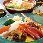 Fuji Zushi - 海の極味膳…1,580円　“海の幸三昧”が叶う漁師町の豪快膳！富士名物海鮮丼にあら汁、焼物や一品料理など“その日の一番うまいもん”がたらふく味わえるご馳走ランチ！