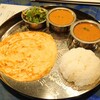 Madras meals - 『ランチ2種類カレーセット（1200円税込）』（チキン）（本日のカレー:スパイシーシーフード）
