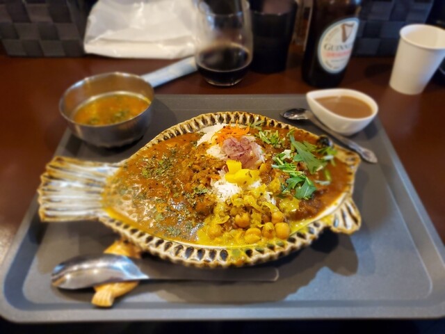 週に2日程しか営業しないカレー屋さん¨̮⃝‪☆カレイのお皿にカレーを‬