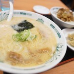 Hidakaya - やきとり丼 + 餃子3個セット（とんこつ