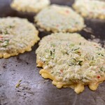 お好み焼 きじ - 作るところを見ながら待ちます。