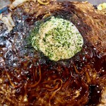 お好み焼 きじ - マヨネーズと青海苔が印象的なもだん。