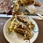 お好み焼 きじ - 取り皿も使います。