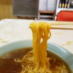 中華料理　上海 - 麺は細めの縮れ麺