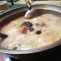 浅草 魚料理 遠州屋 - 石狩鍋1600円（酒かすスープ）