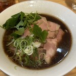 秋葉原ラーメン わいず - 月曜日限定の丸鶏醤油です。