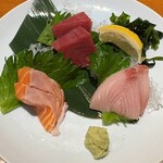 豊丸水産 - 刺身3点盛合せ 1089円。