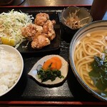 舞来庵 - から揚げ定食＝950円