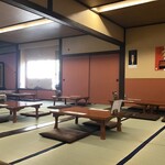 駿河屋 - 内観 2Fの座敷部屋 襖を付けると部屋を分けられるようになっています