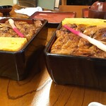 駿河屋 - 鳥重 横から 右が大盛