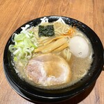 六厘舎 - 連れの味玉中華そば（並盛）