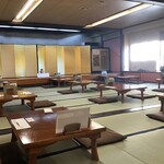 駿河屋 - 内観 2Fの座敷部屋 この部屋は、2人以下のグループ用に配置されているようでした