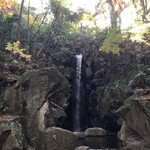 Surugaya - 参考.新勝寺裏手の成田山公園にある滝