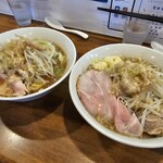 Ramen life 騰 - 左：ラーメンミニ　右：ラーメン小
