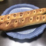 粉とクリーム - 本日のポンイツ。
      都合により既に二等分
