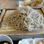 自家製粉 十割そばじろう - せいろ950円(税込)
      お蕎麦は言わずもがな最高の出来栄え、改めて此方の十割蕎麦の美味しさを実感させられました★★★
      お世辞一切なく、ここのお蕎麦を目的に来る価値があります(⁠｡⁠•̀⁠ᴗ⁠-⁠)⁠✧