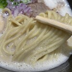 くろす - 小麦感のある中太ストレート麺