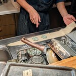 Seminare 輕井澤 - 猪油を入れたセアダスってパスタ。パスタ生地をマシンで伸ばすところからやるんだよ。