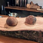 Seminare 輕井澤 - 薪焼きの香りを堪能させたいからこその小型パン。ピンポン玉半割りくらいです。