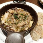 シュングルマン - 様々なホルモンのアヒージョ