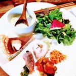 キッシュとパンのジョー - サーモンと枝豆の味噌豆乳キッシュプレート