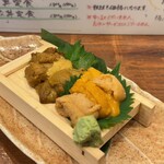 Ichiba Shokudou Sakana Ya - バフンウニとムラサキウニの食べ比べ